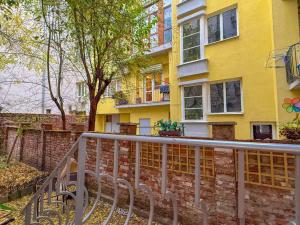 Central 2BR Near Vitosha - Calm, Spacious Stay