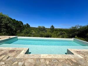 Casa de campo rodeada de naturaleza con pileta