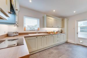 4 Bed in Langton Matravers oc-wy548