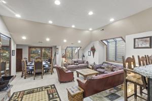 Snoozin Nancy townhouse