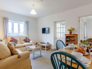 2 Bed in West Knoyle 52105