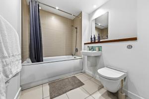 Premium modern 2-bed-2bath great for contractors families groups fast wife 10 sleeps