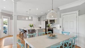 3800 Cameron Boulevard AvantStay Pool Ocean Views Deck