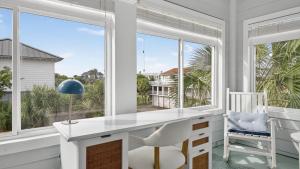 3800 Cameron Boulevard AvantStay Pool Ocean Views Deck