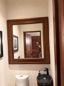 Luxurious 2 bedroom Steps from Beach