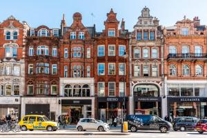 Knightsbridge, Brompton Road Apartment by Harrods