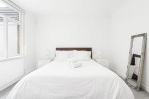 Knightsbridge, Brompton Road Apartment by Harrods