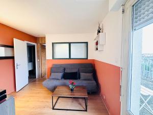 SUPERBE APPARTEMENT 2 PIÈCES AVEC GRANDE TERRASSE