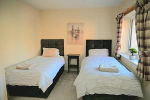 Modern House with Stunning View Parking and Netflix