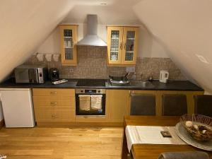 Studio Apartment with parking and close walk to beach and town