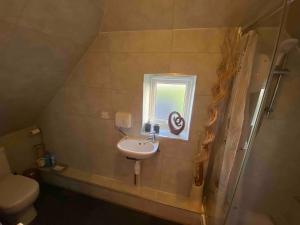 Studio Apartment with parking and close walk to beach and town