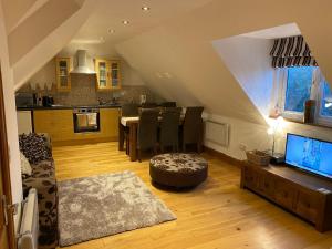 Studio Apartment with parking and close walk to beach and town