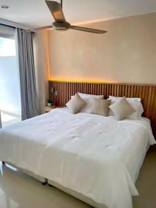 Luxury apartment sea view with pool- central 12 min from the city center