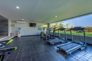 Luxury apartment sea view with pool- central 12 min from the city center