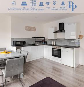 The Central Suite Blackpool 10 minute walk to Tower and Beach