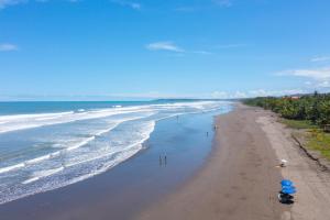 Casa Brisa y Mar - Poolside Bliss, Walk to Beach