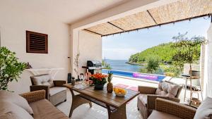 Waterfront House Arnet by Villas Guide