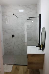 Gorgeous newly renovated apartment