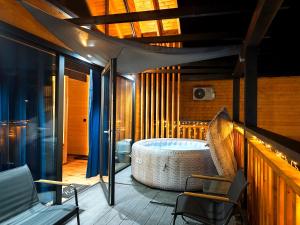 Nova Osada Widok na Góry - domki z prywatnym jacuzzi