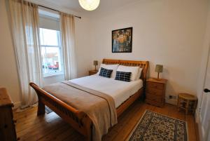 Bass View Cellardyke- contemporary coastal stay