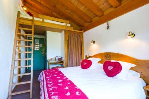 Hotels Chalet Hotel Aiguille Blanche Logis : Chambre Double avec Balcon