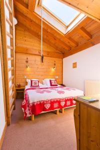 Hotels Chalet Hotel Aiguille Blanche Logis : photos des chambres