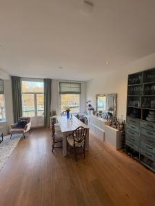 Before requesting, read the host profile at the bottom of page # Canal view appartement in the Jordaan