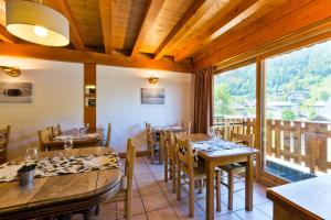 Hotels Chalet Hotel Aiguille Blanche Logis : photos des chambres