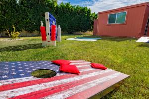 Palm Springs Pink House Villa with Pool, Casita & Mountain Views - Seasonal Special Offer