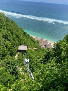 Uluwatu spacious 3BR Villa center Bingin