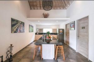 Uluwatu spacious 3BR Villa center Bingin