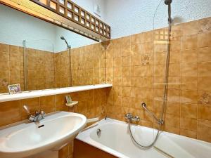 Appartement pour 8 pers. avec vue mer et Wi-Fi à Roquebrune-Cap-Martin - FR-1-827-26