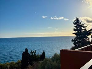 Appartement pour 8 pers. avec vue mer et Wi-Fi à Roquebrune-Cap-Martin - FR-1-827-26