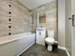 Oakleigh Way- 2 Bedroom, sleeps 4, Fully furnished