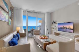 Ocean Views - Balcony & Resort Pool Paradise