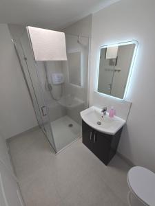 2 Bed Apartment with Harbour Views Apt 2