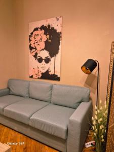 Bohemian Wooden Hideaway with bathtub & AC near Heroes Square