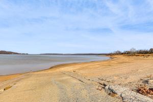 Steps to Lake Eufaula: Family Home w Deck & Yard