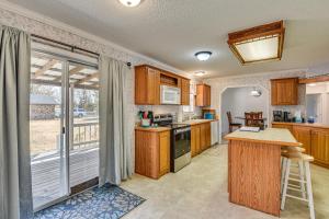 Steps to Lake Eufaula: Family Home w Deck & Yard