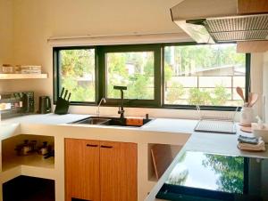 Brand New Salt Pool Villa 2 BR, 2 Bath, tub, washer, 5 mins to Hinkong beach