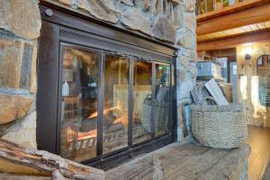 Explore Fairbanks! Authentic Log Cabin with Views