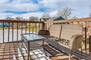 2 Mi to Castleton Square Mall! Quaint Condo