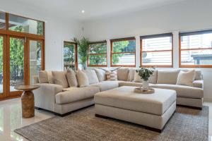 Balmoral Tropical Haven Sun, Pool & Serenity