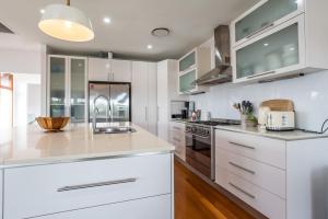 Balmoral Tropical Haven Sun, Pool & Serenity