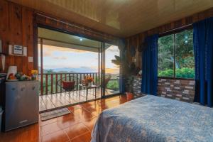 Finca Paraíso Monteverde Oceanview Farm Cabin