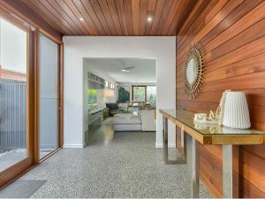 Elegant Ascot retreat central three bedroom home