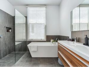 Elegant Ascot retreat central three bedroom home