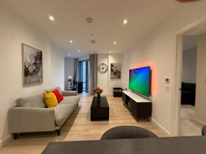Penthouse 2 Bed 2 Bath 360 Balcony Rooftop View of London River Thames - LuxuryLondonStays