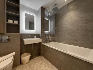 Penthouse 2 Bed 2 Bath 360 Balcony Rooftop View of London River Thames - LuxuryLondonStays