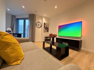 Penthouse 2 Bed 2 Bath 360 Balcony Rooftop View of London River Thames - LuxuryLondonStays